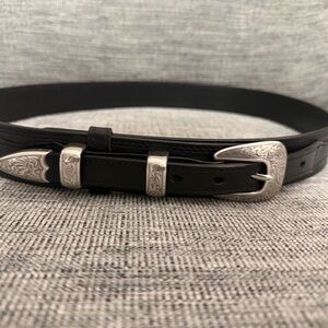 Vintage 1997 Black Leather Belt 
90s Y2K Authentic Copyrighted Silver Buckle